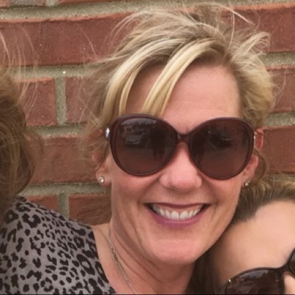 Meet your Posher, Deborah - Picture 1 of 1